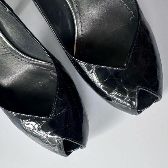 Stuart Weitzman Crocodile Embossed Black Patent Leather Peep Toe Pump Size 7 - Picture 12 of 16